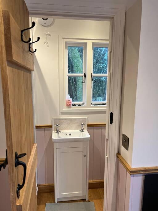 Tranquil Spot Shepherds Hut Cinderford Экстерьер фото