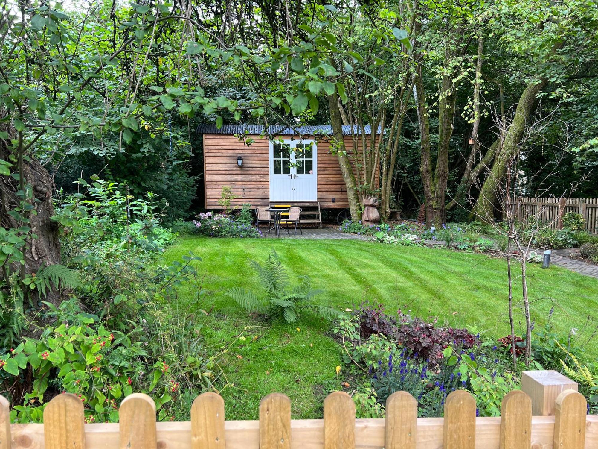 Tranquil Spot Shepherds Hut Cinderford Экстерьер фото